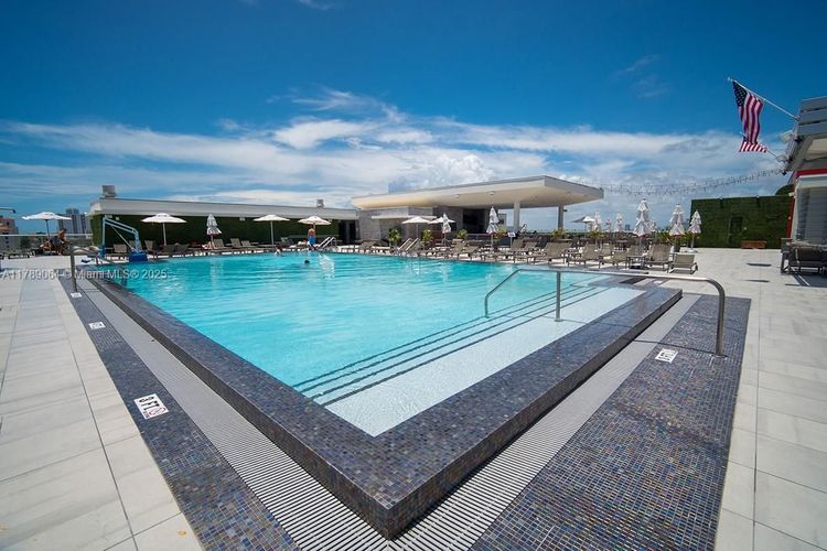 Costa Hollywood #S323 image #13