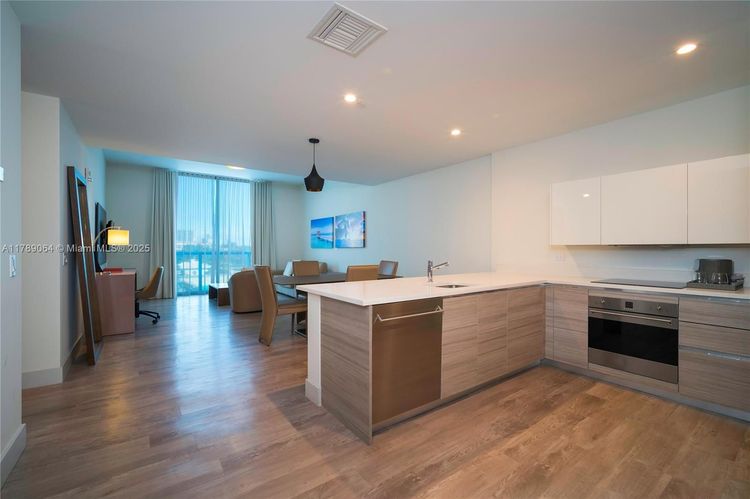 Costa Hollywood #S323 image #33