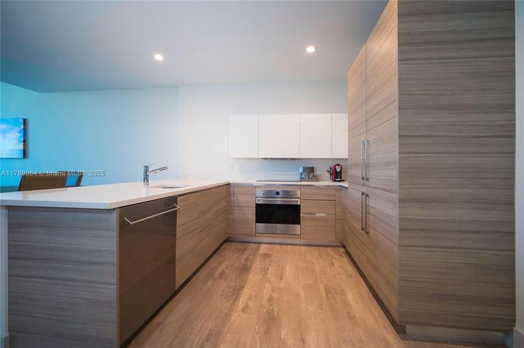 Costa Hollywood #S323 image #35