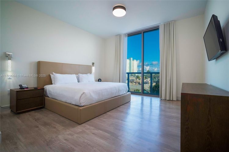 Costa Hollywood #S323 image #40