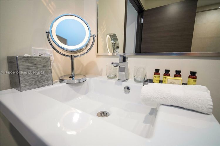 Costa Hollywood #S323 image #43