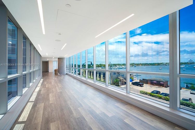 Costa Hollywood #S323 image #7