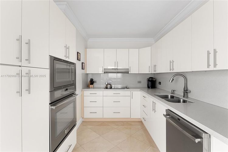 Champlain Towers East #8J image #13