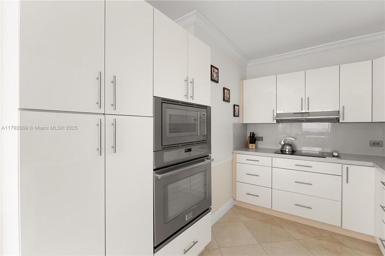 Champlain Towers East #8J image #15