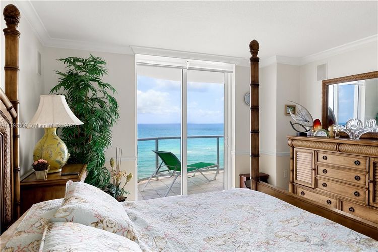 Champlain Towers East #8J image #19