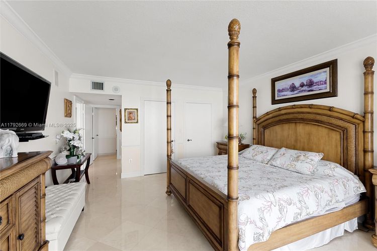 Champlain Towers East #8J image #20