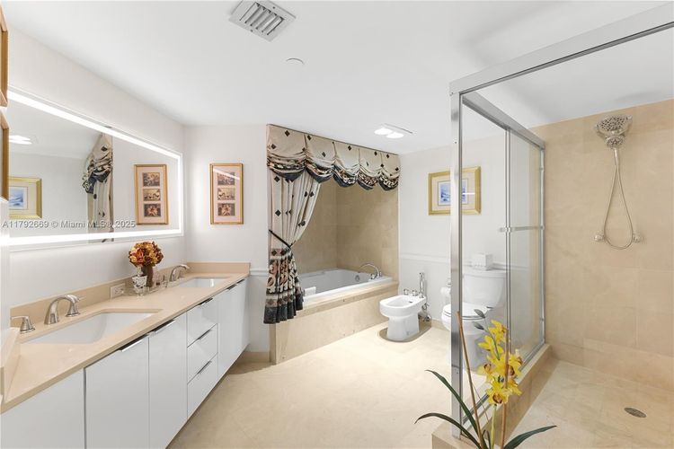 Champlain Towers East #8J image #21