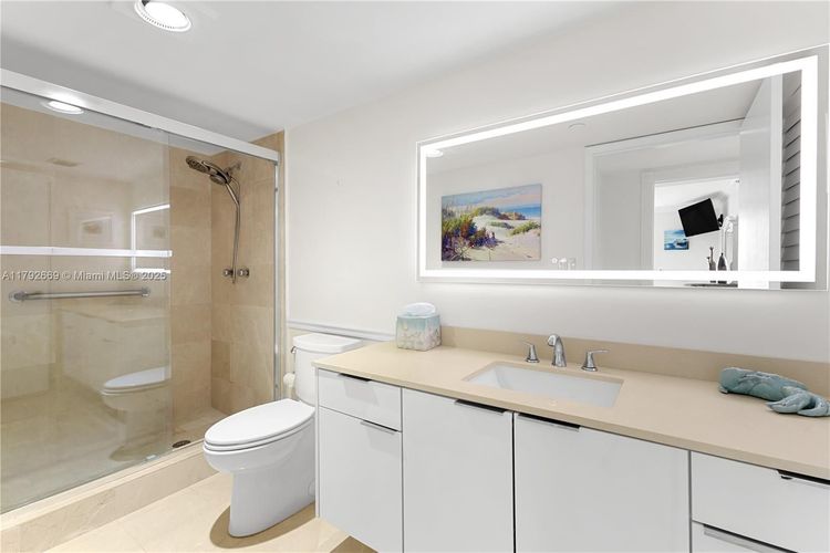 Champlain Towers East #8J image #30