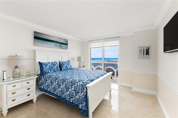 Champlain Towers East #8J image #31