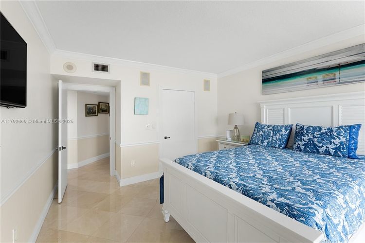 Champlain Towers East #8J image #32