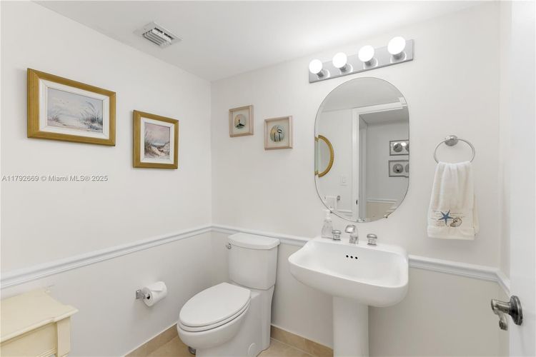 Champlain Towers East #8J image #34