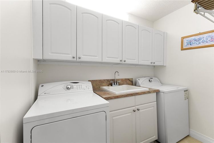 Champlain Towers East #8J image #35