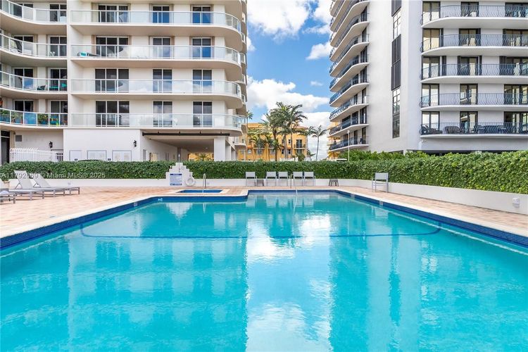 Champlain Towers East #8J image #36