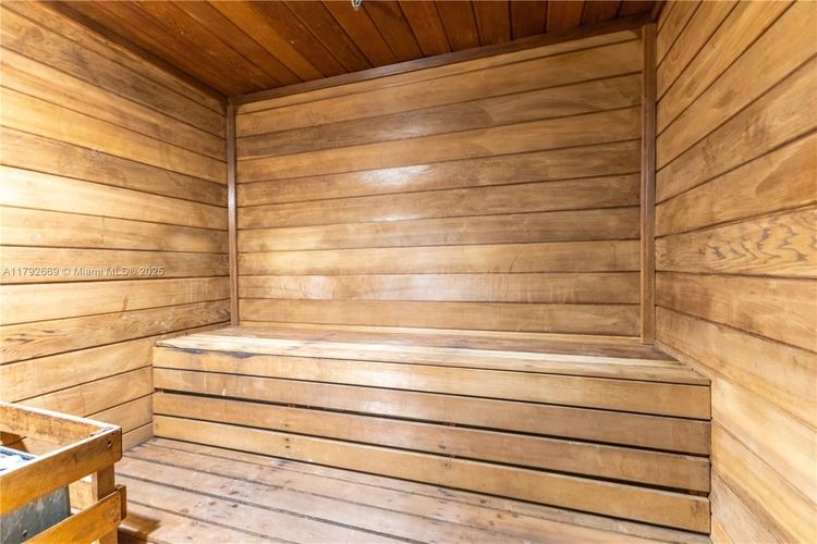 Champlain Towers East #8J image #38