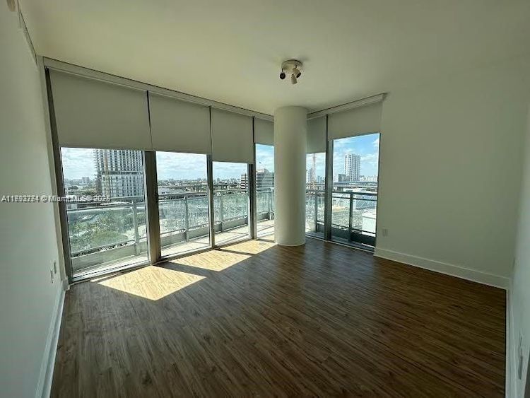 Mint #1105 image #20