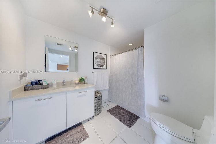 Midblock Condominium #1007 image #10