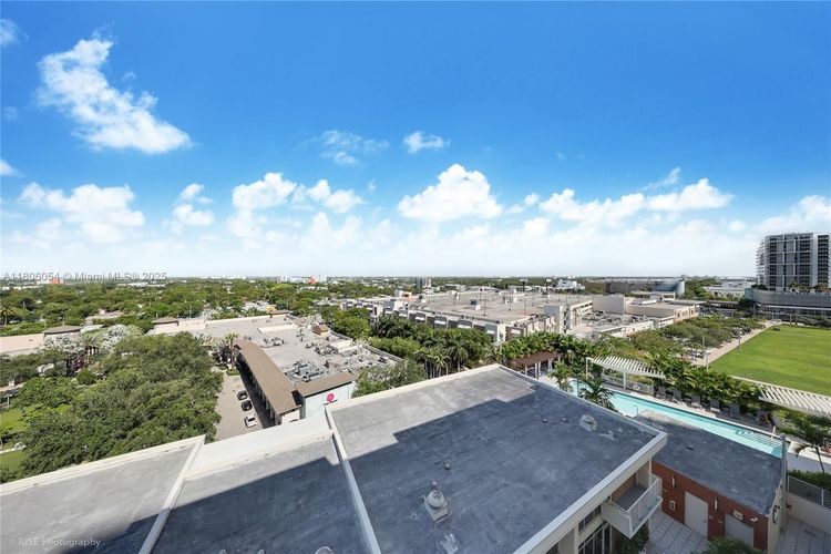 Midblock Condominium #1007 image #8