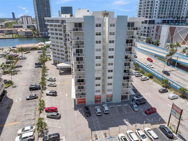 Imperial Towers #538 image #47