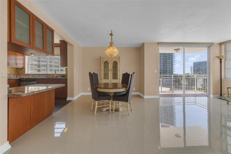 Imperial Towers #538 image #9