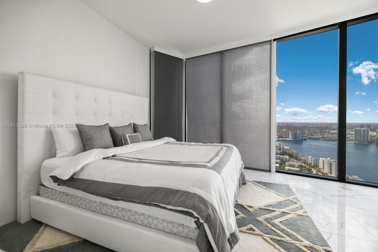 Porsche Design Tower #4603 image #24