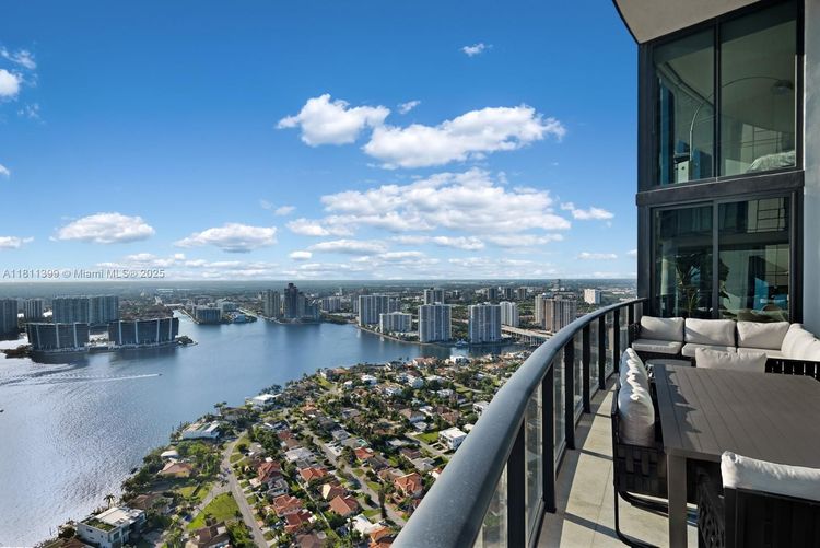 Porsche Design Tower #4603 image #29