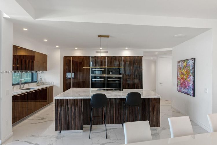 Porsche Design Tower #1703 image #10