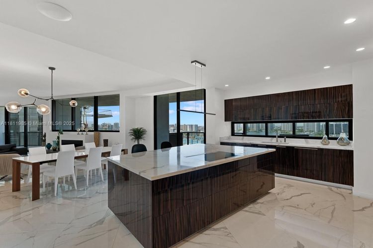 Porsche Design Tower #1703 image #11