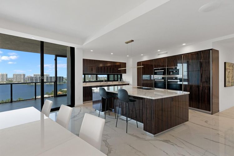 Porsche Design Tower #1703 image #12