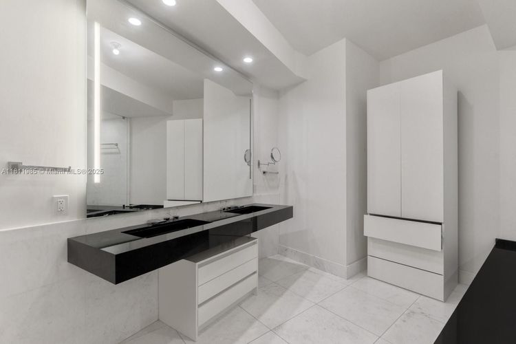 Porsche Design Tower #1703 image #20