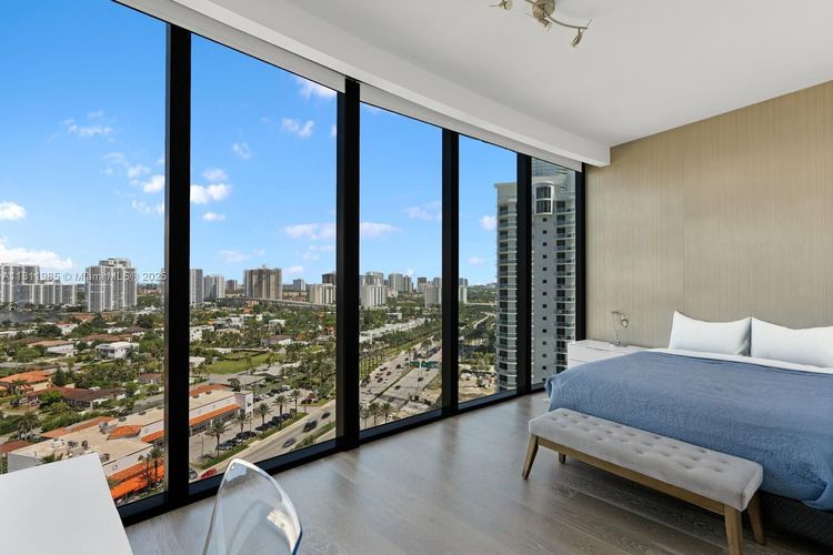 Porsche Design Tower #1703 image #22