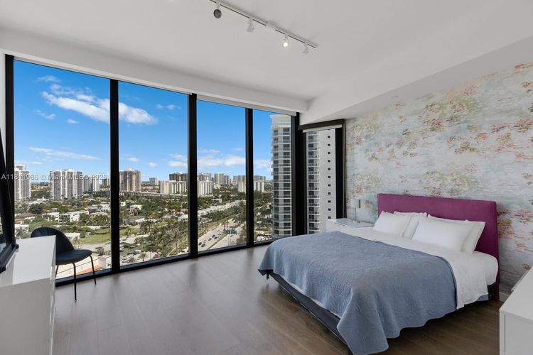 Porsche Design Tower #1703 image #30