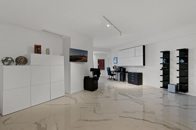 Porsche Design Tower #1703 image #33