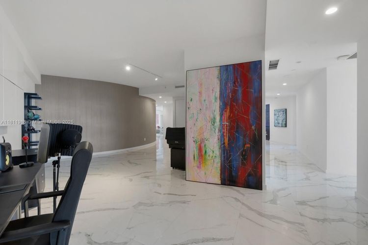 Porsche Design Tower #1703 image #34