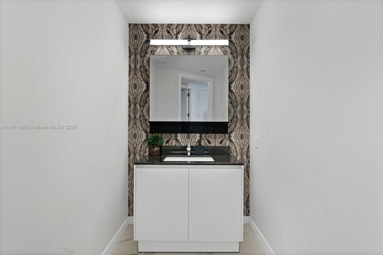 Porsche Design Tower #1703 image #36