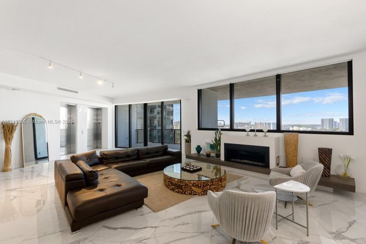 Porsche Design Tower #1703 image #7