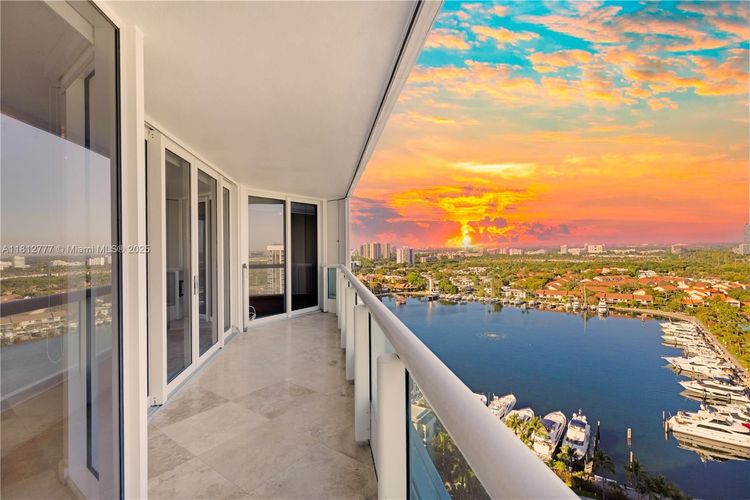 South Tower at the Point #2104 image #11