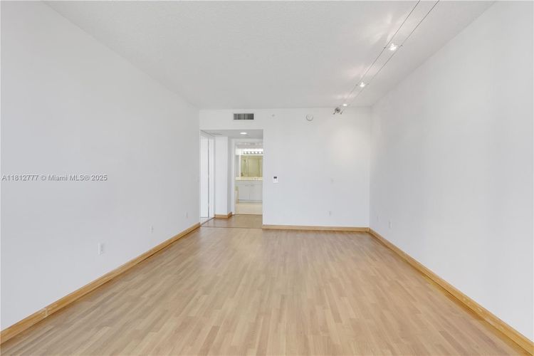 South Tower at the Point #2104 image #23