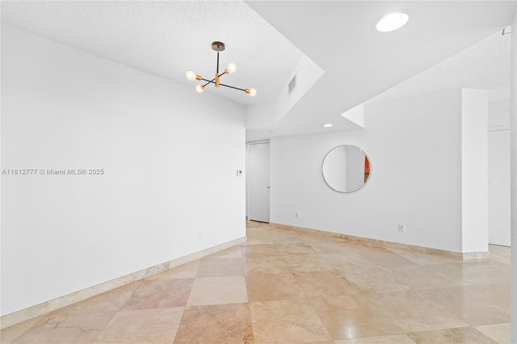 South Tower at the Point #2104 image #26