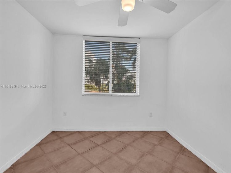 Bayview Plaza #406 image #10