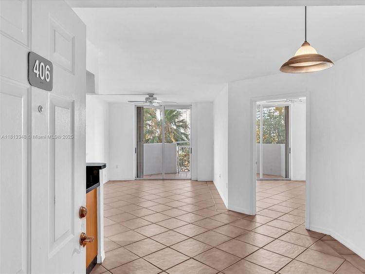 Bayview Plaza #406 image #1