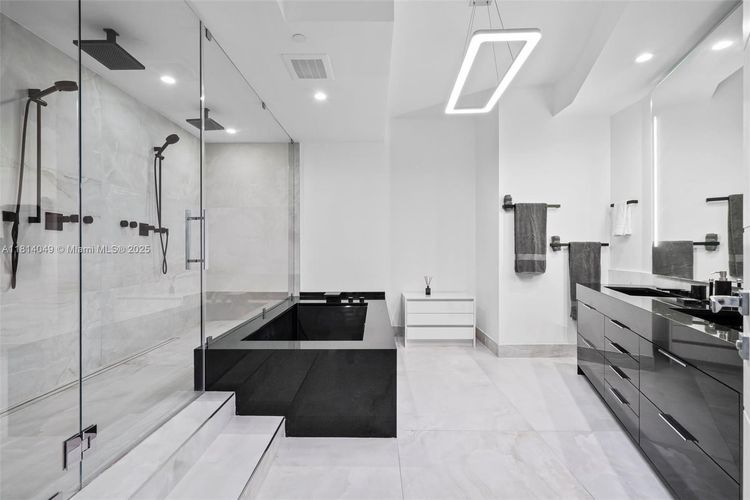 Porsche Design Tower #2105 image #13