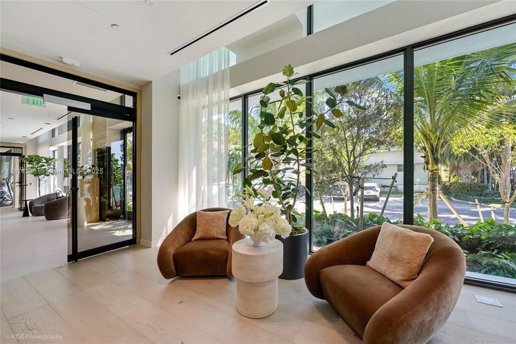 Alana #601 image #11