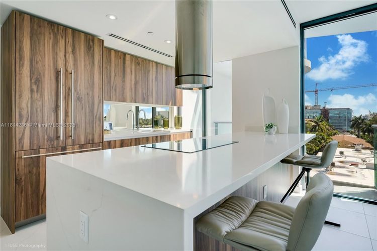 Alana #601 image #21