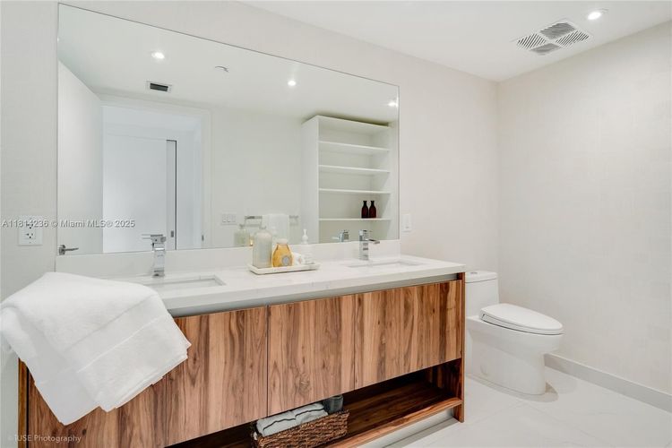 Alana #601 image #25