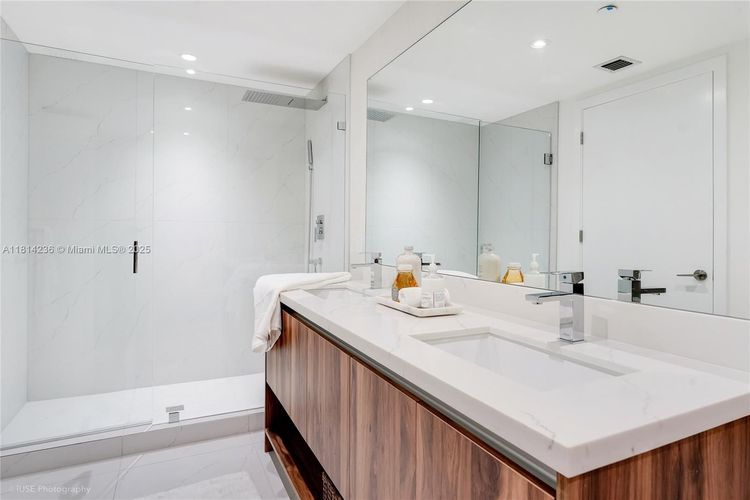 Alana #601 image #27