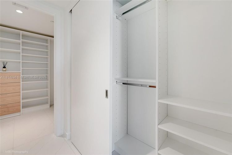 Alana #601 image #28