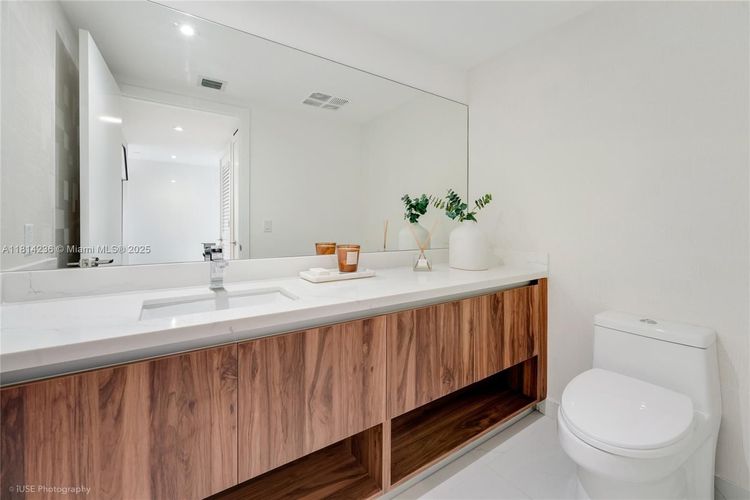 Alana #601 image #29