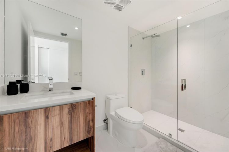 Alana #601 image #30