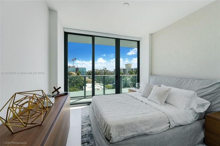 Alana #601 image #31