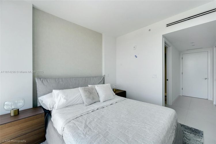 Alana #601 image #32